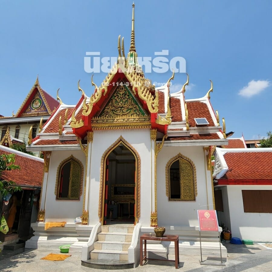 พวงหรีดวัดมหาพฤฒาราม