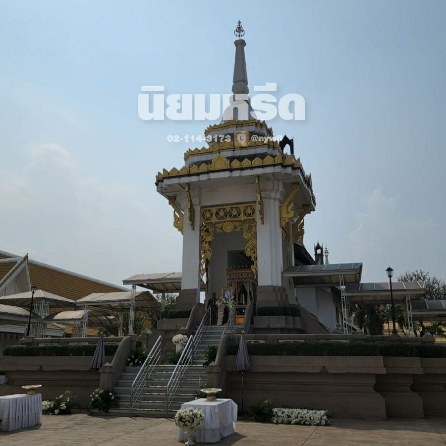 พวงหรีดวัดพระศรีมหาธาตุ